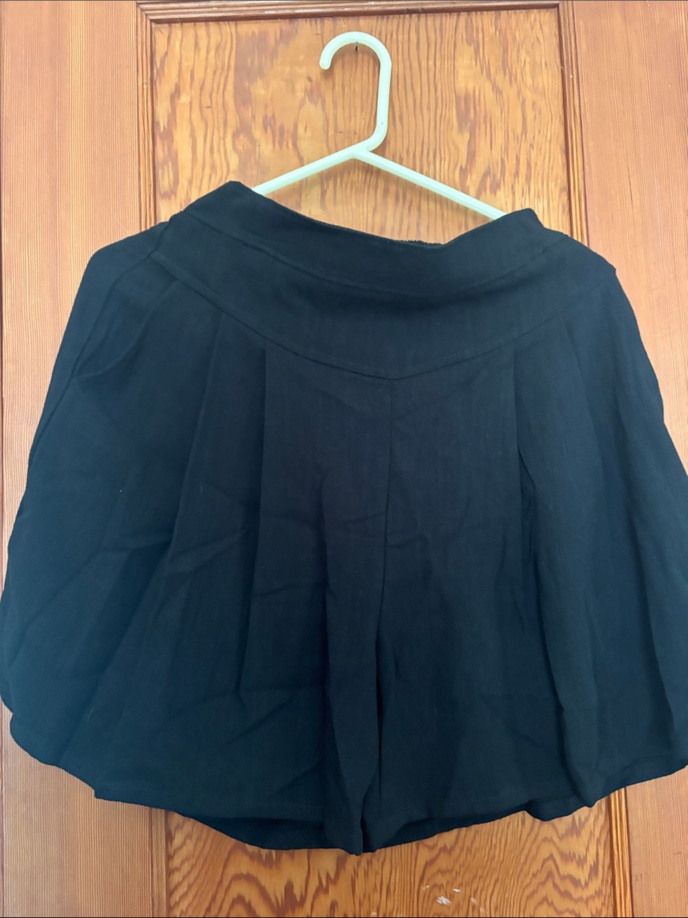 Heimious Black Women's High-Waist Pleated Shorts